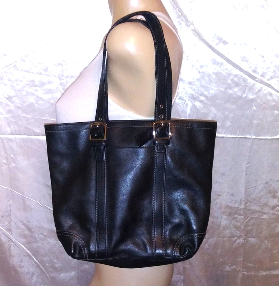 COACH BLACK HAMPTON LEATHER BUCKET TOTE